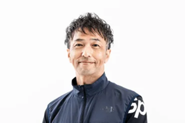 男性,日本人,笑顔,ミドルエイジ,スポーツウェア,ポートレート,白背景,アスリート