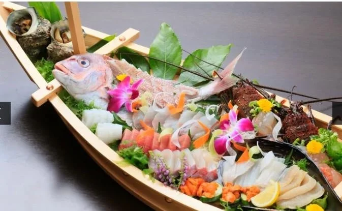 新鮮な海の幸をふんだんに使った豪華な舟盛り