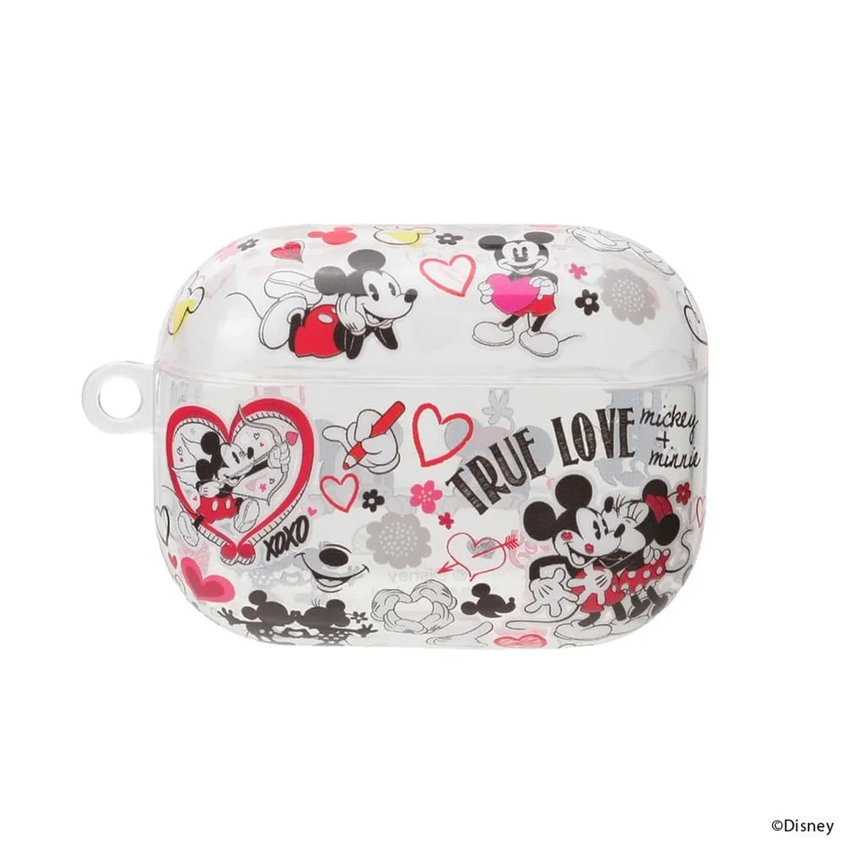 ミッキーマウスとミニーマウスが描かれた、ハートや「TRUE LOVE」の文字が散りばめられた透明なAirPodsケース