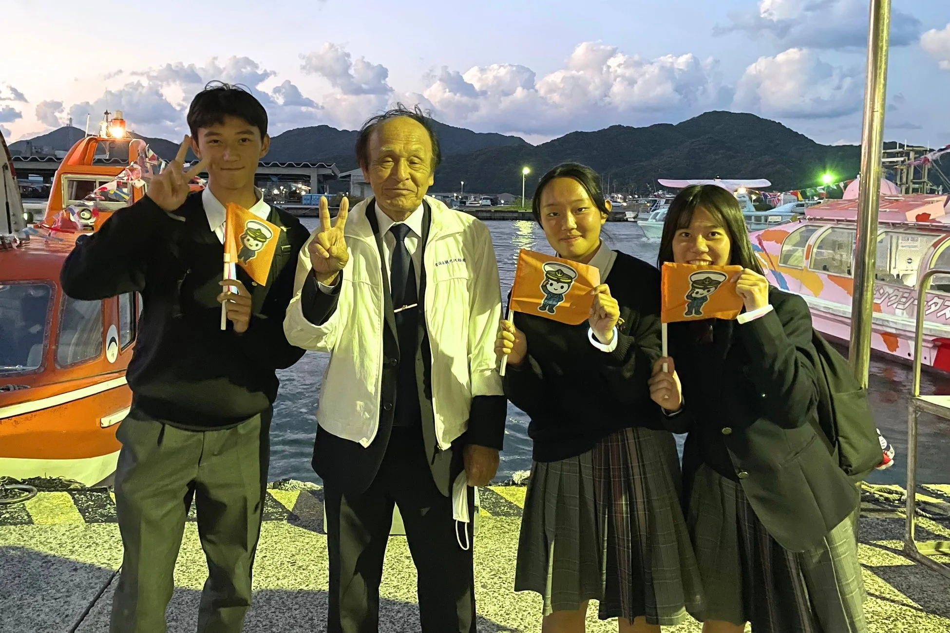 港での記念写真