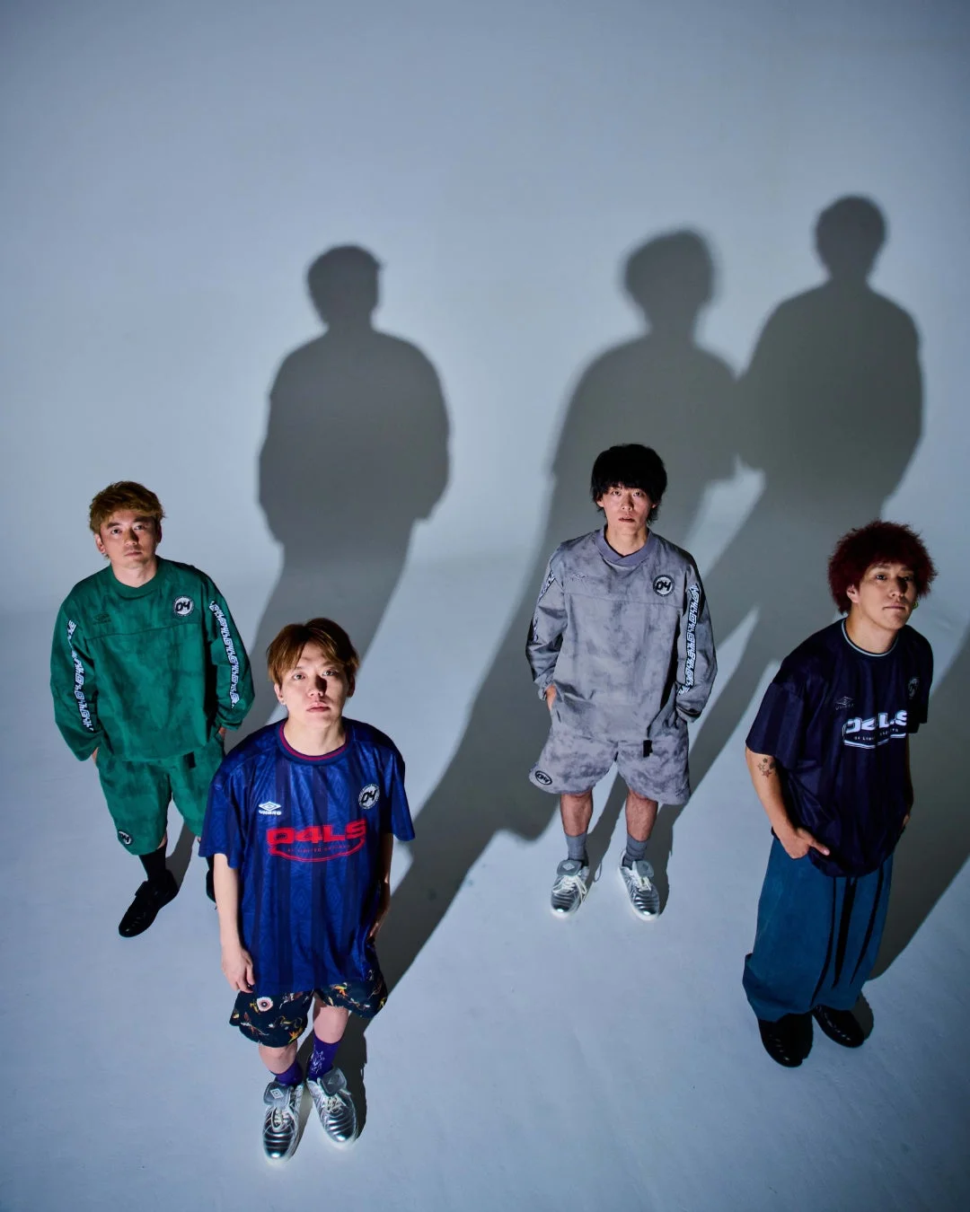 UMBRO × 04 Limited Sazabys コラボアイテムを着用した04 Limited Sazabysのメンバー