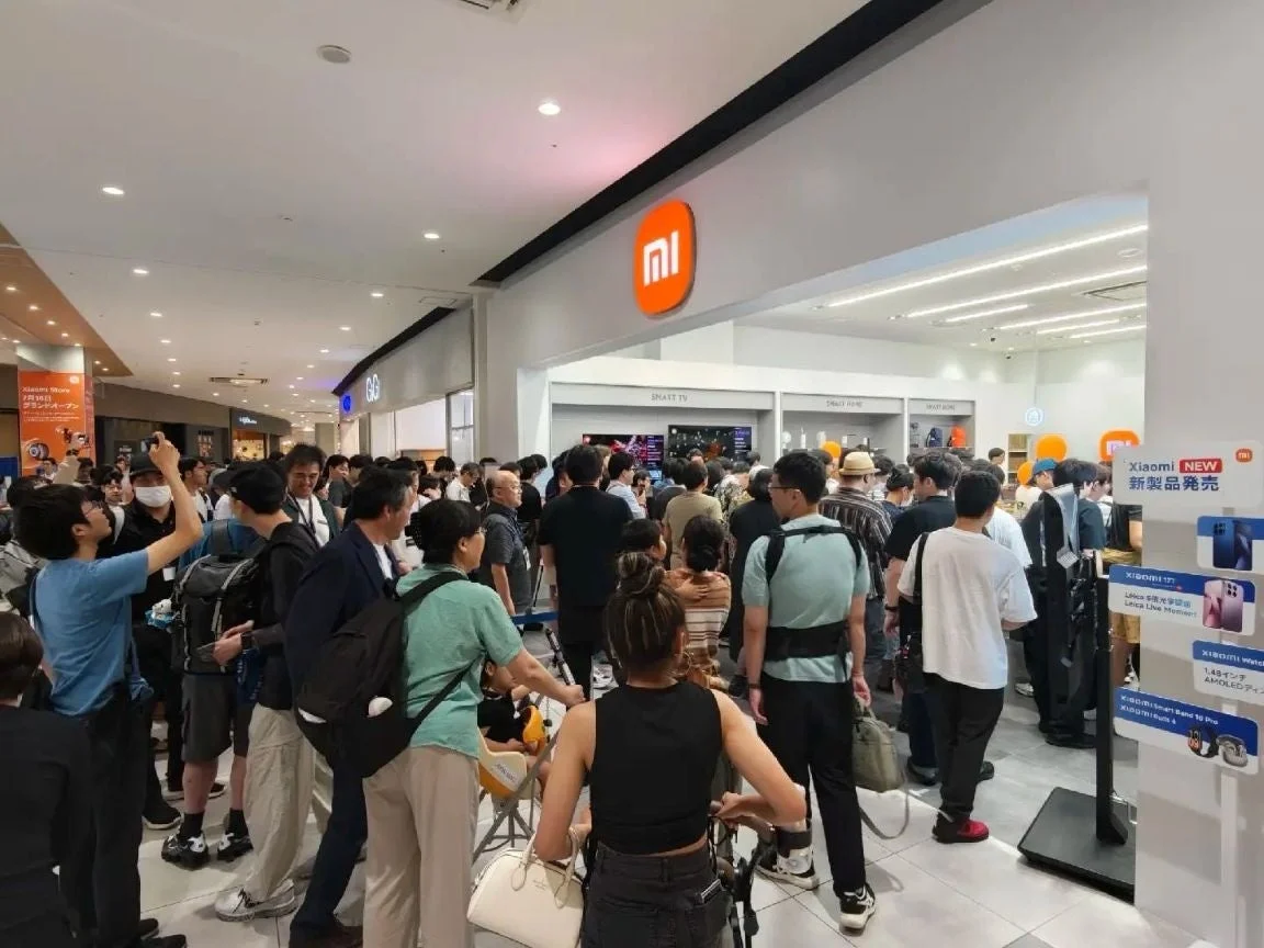 オープンセレモニーに集まった人々