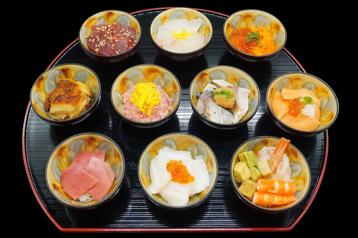 10種の姫丼の豪華な盛り合わせ