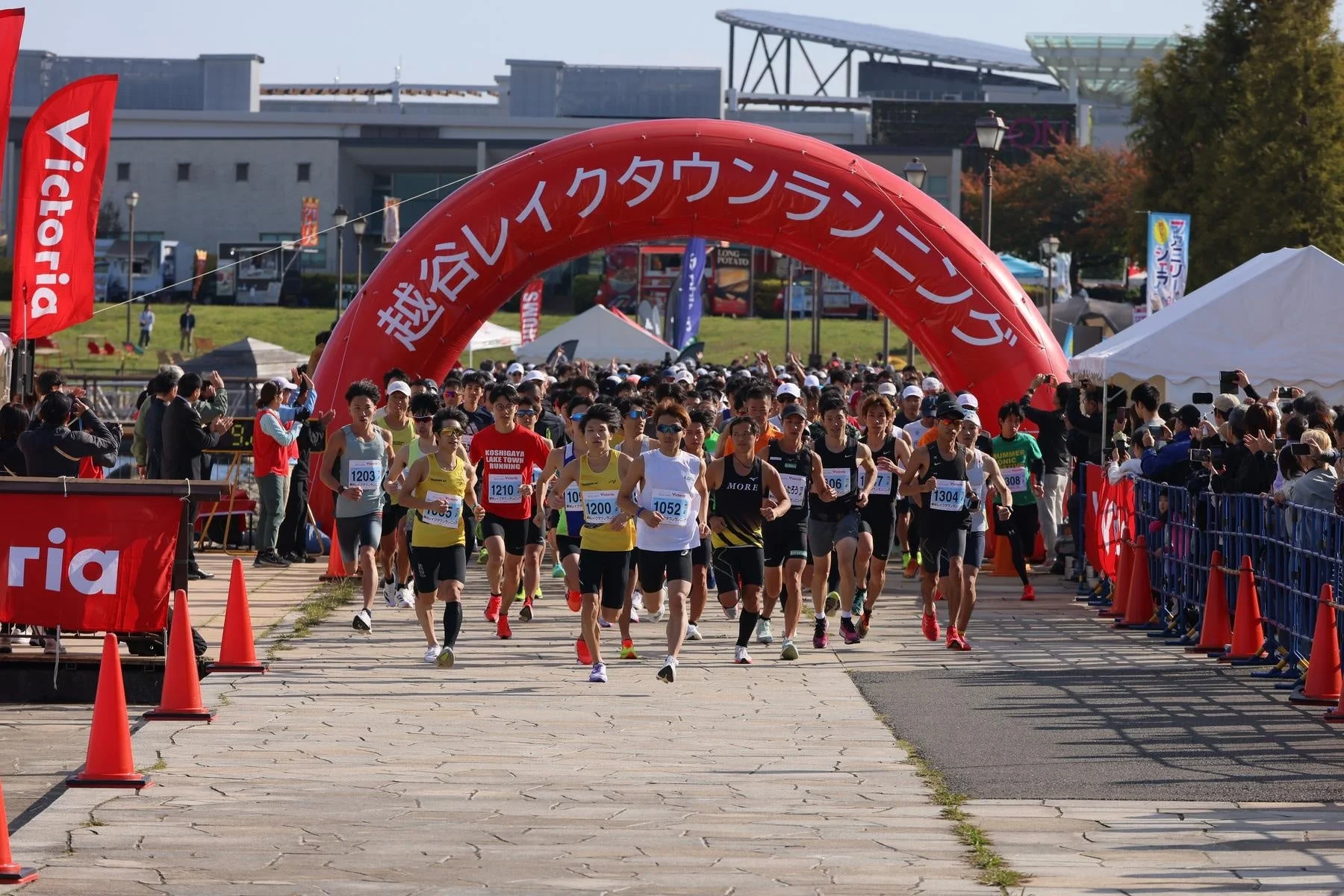 多くのランナーが参加する越谷レイクタウンランニングの様子