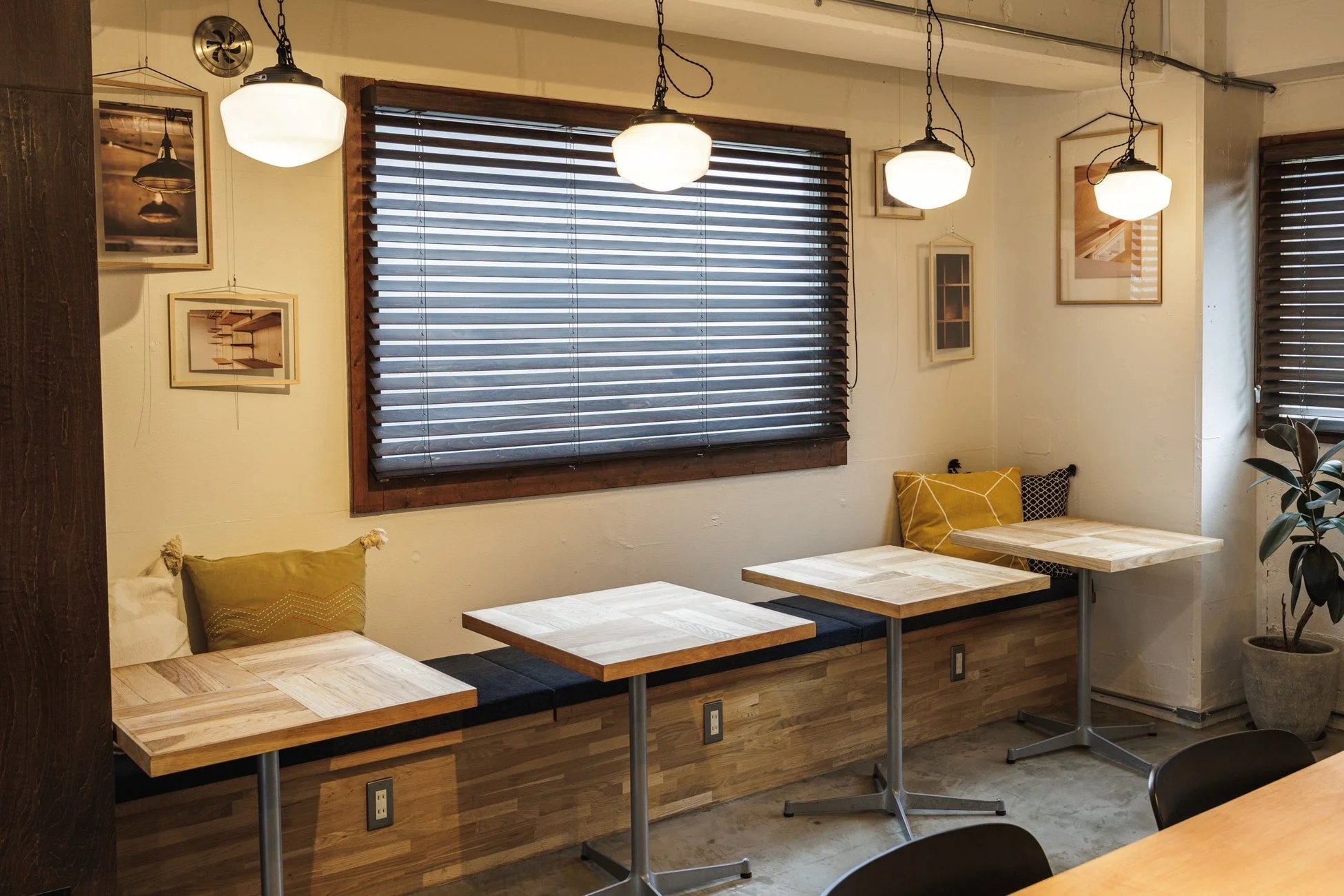 REISM Lounge 店内