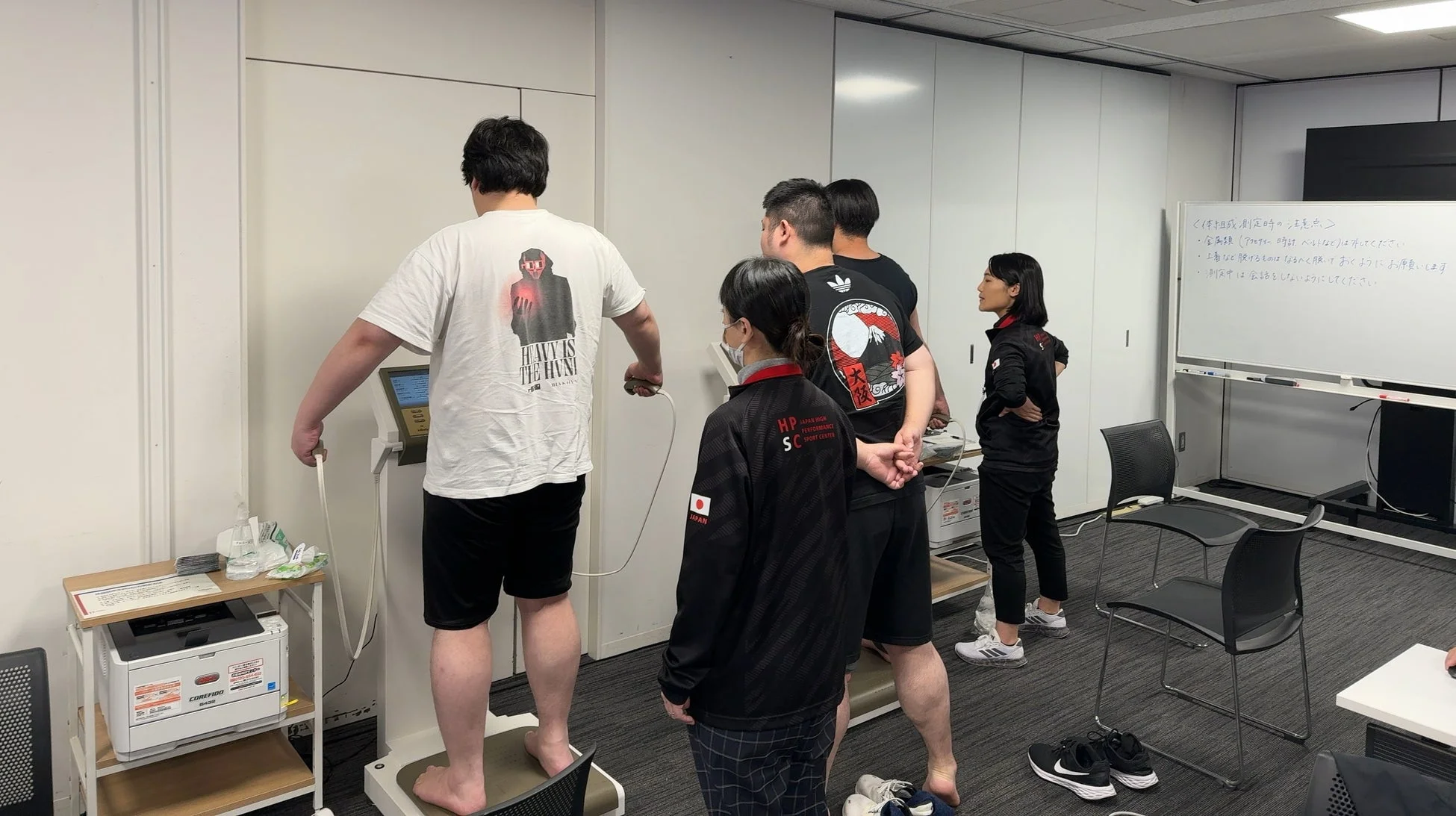 強化合宿の体組成測定風景