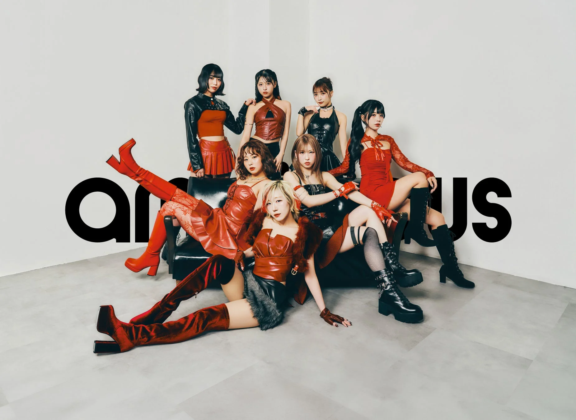 北海道発ダンスボーカル&DJユニット「ambitious」の集合写真