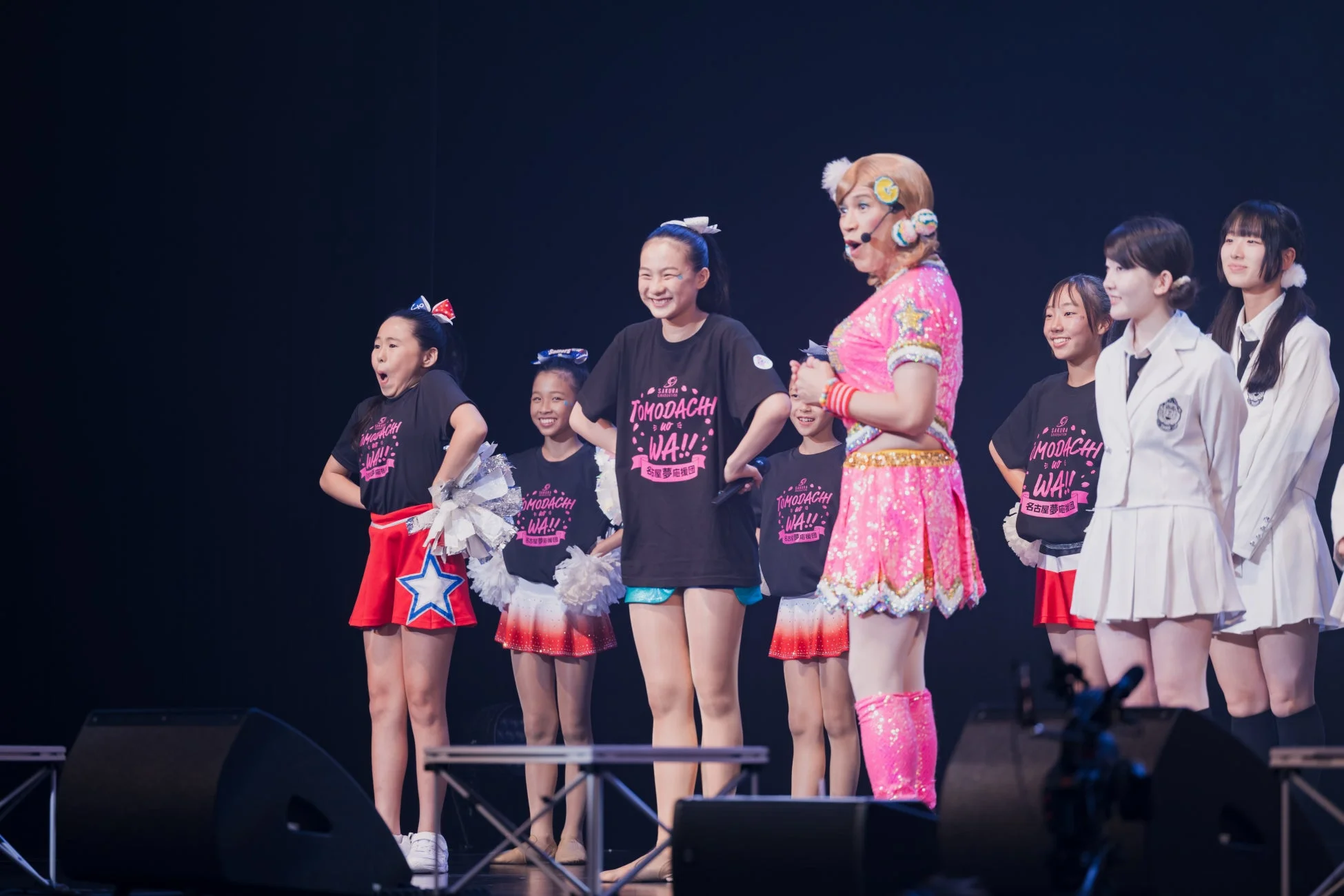 多彩な出演者によるステージ