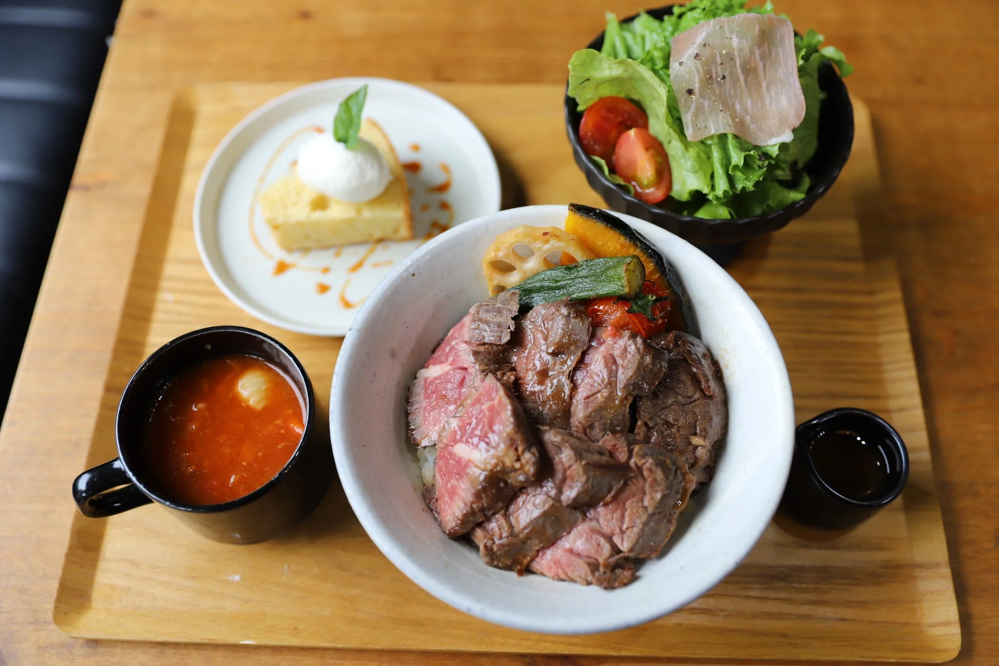ローストビーフ丼