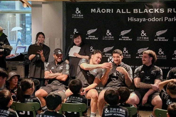 クイズに参加する子どもたちと選手
