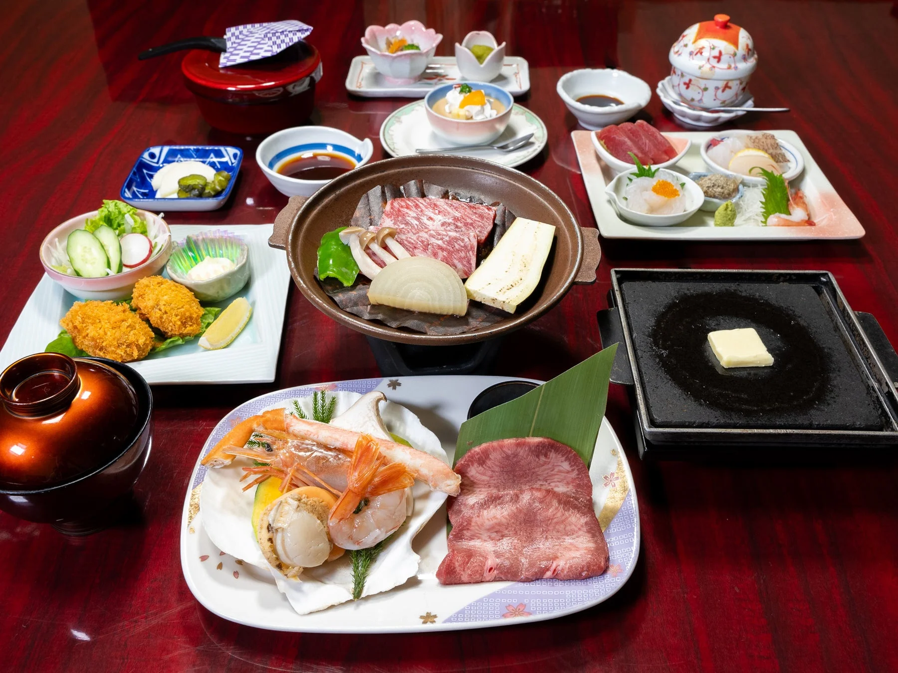 豪華な和食の会席料理
