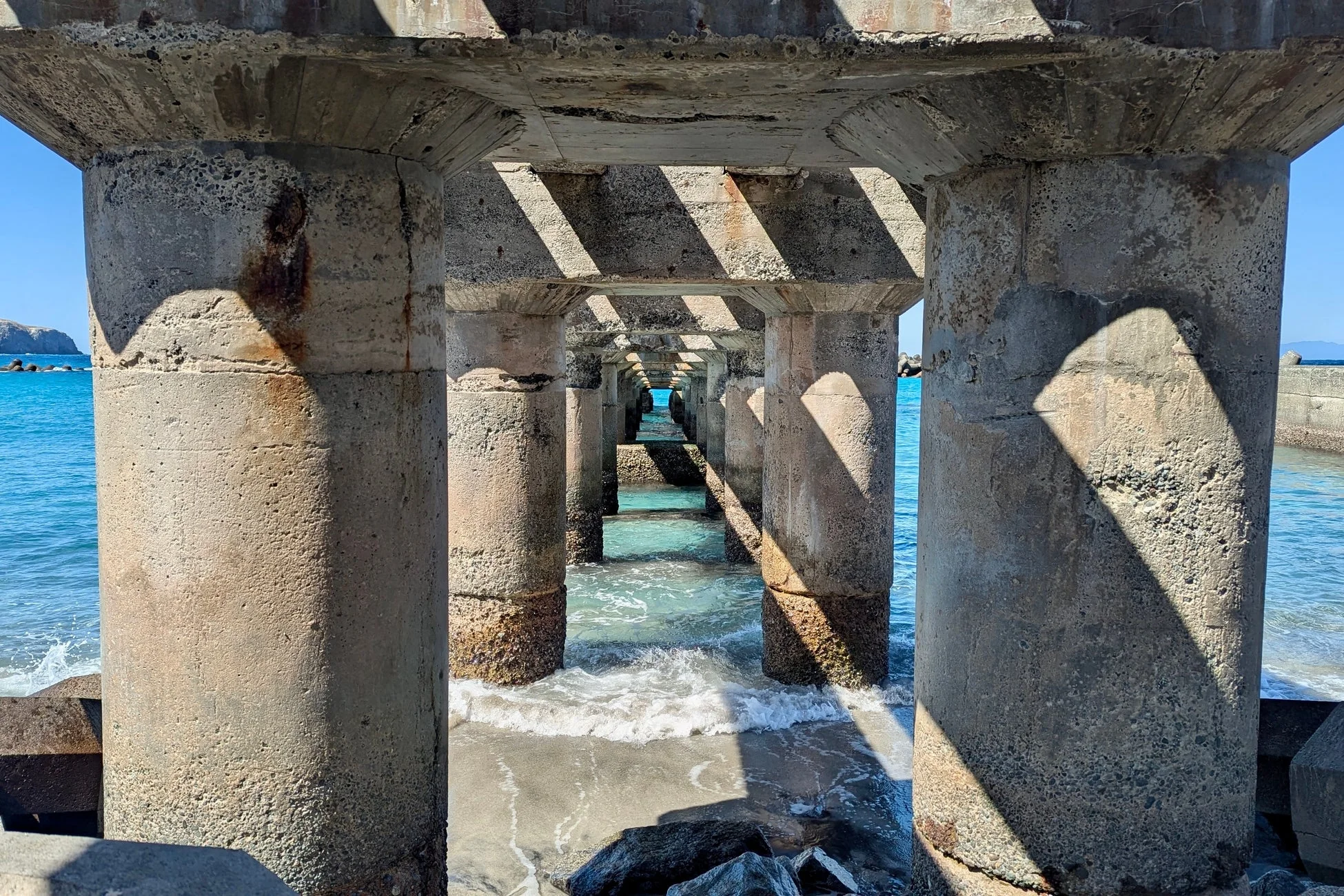 海に続く桟橋
