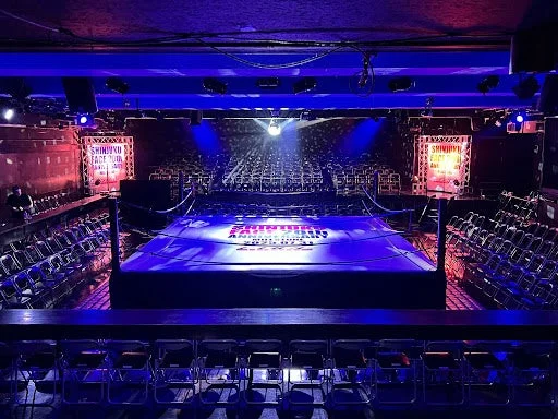 プロレスリングのある会場風景