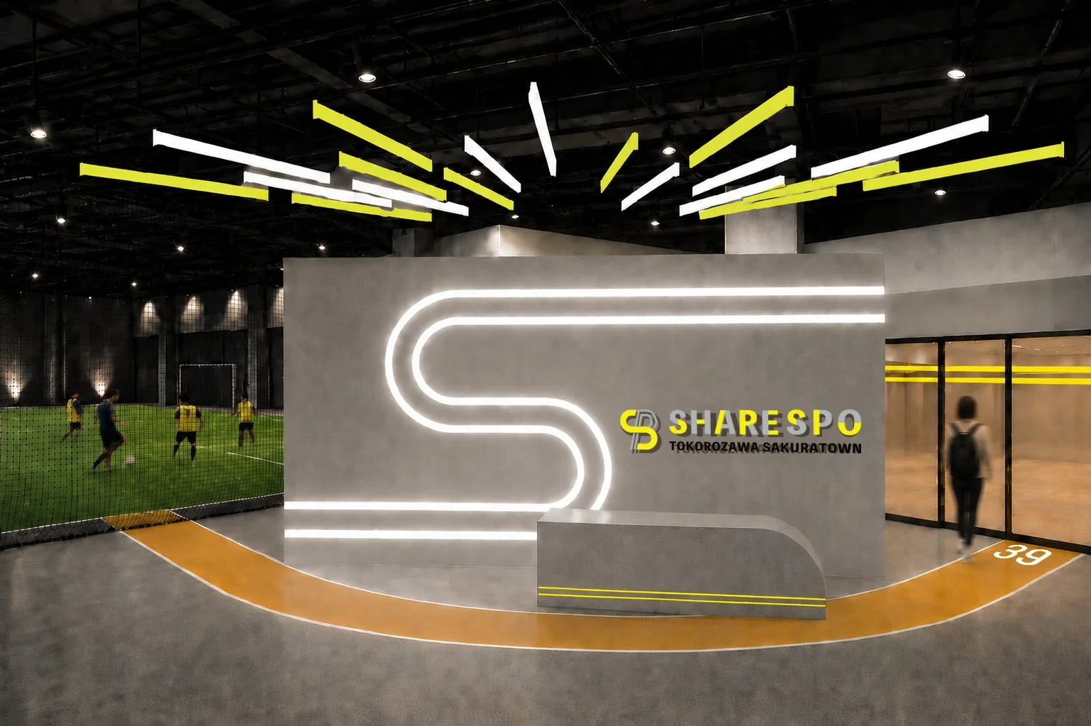 SHARE SPOの施設内観、フットサルコートや受付の様子