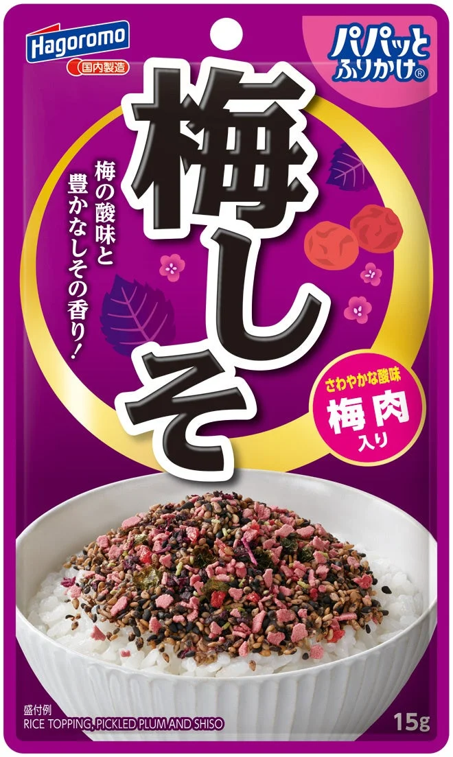 ハゴロモブランドの「梅しそふりかけ」のパッケージです。梅の酸味と豊かなしその香りが特徴で、さわやかな梅肉も入っています。ご飯にかけるだけで手軽に楽しめる、国内製造のふりかけです。