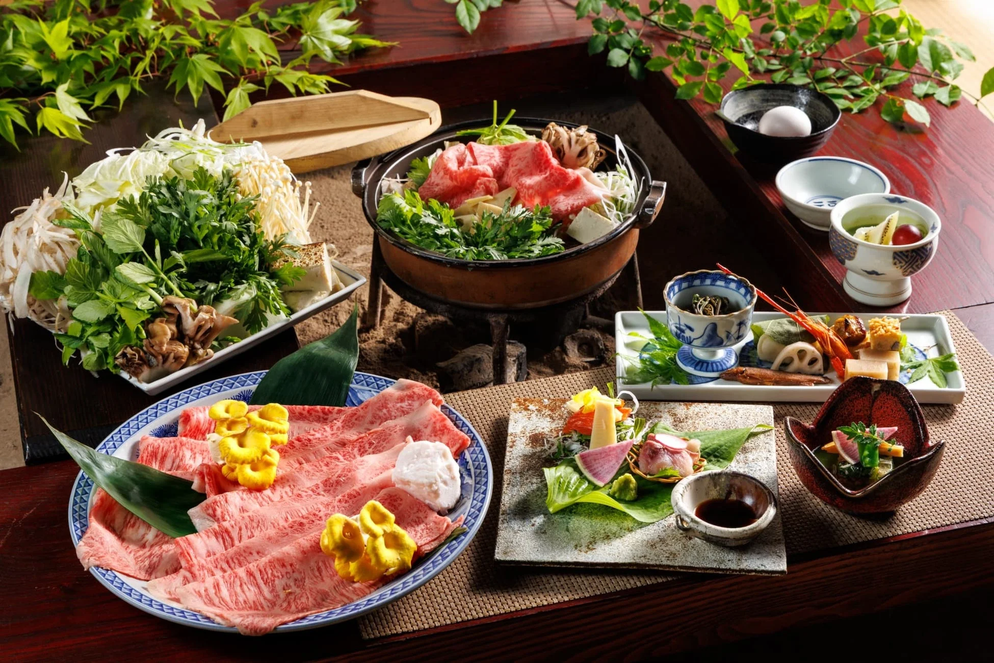 豪華な和食の鍋料理