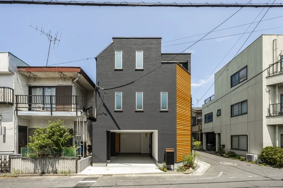 窓のバランスが整った狭小住宅