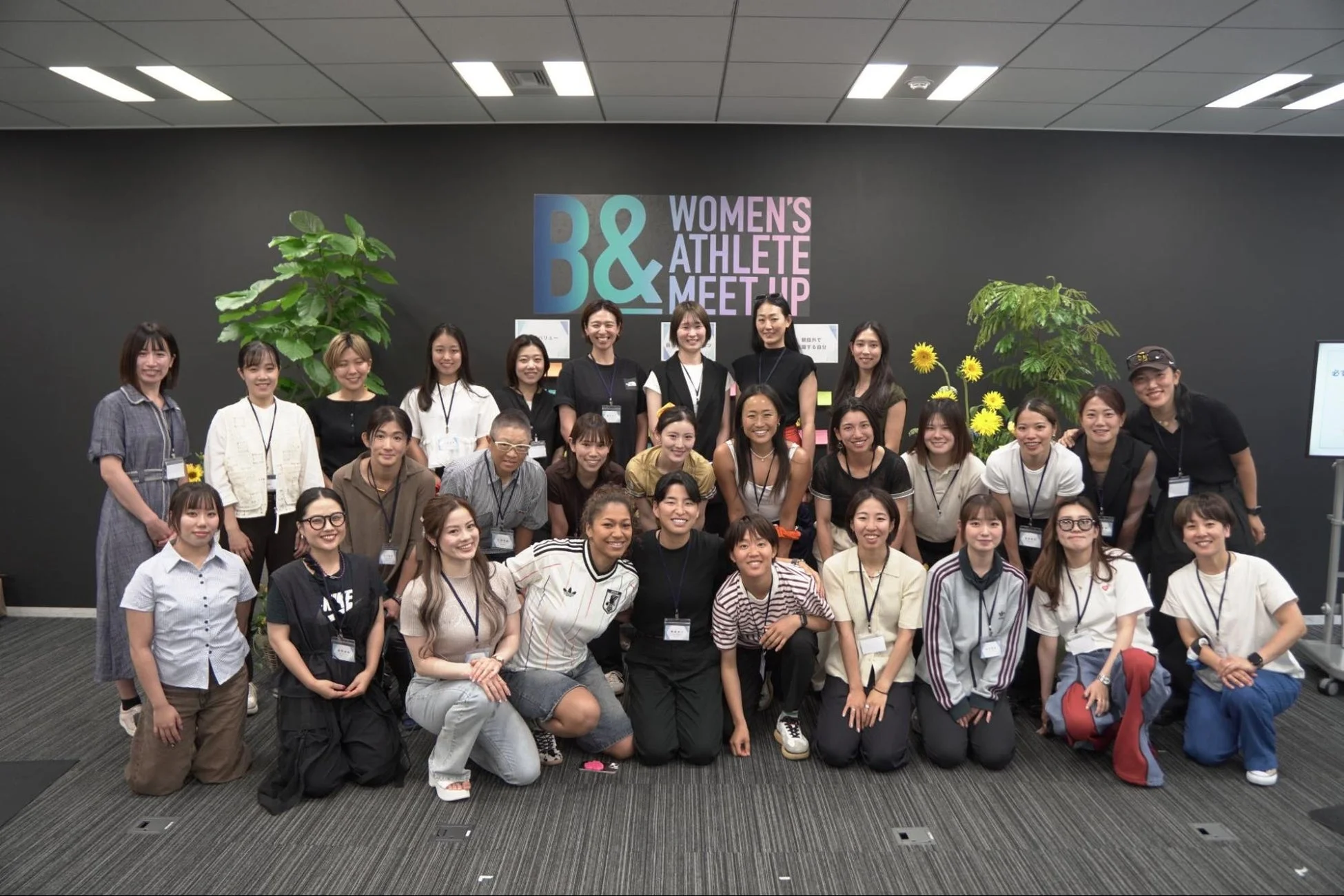 女子アスリートが集まるイベントの集合写真