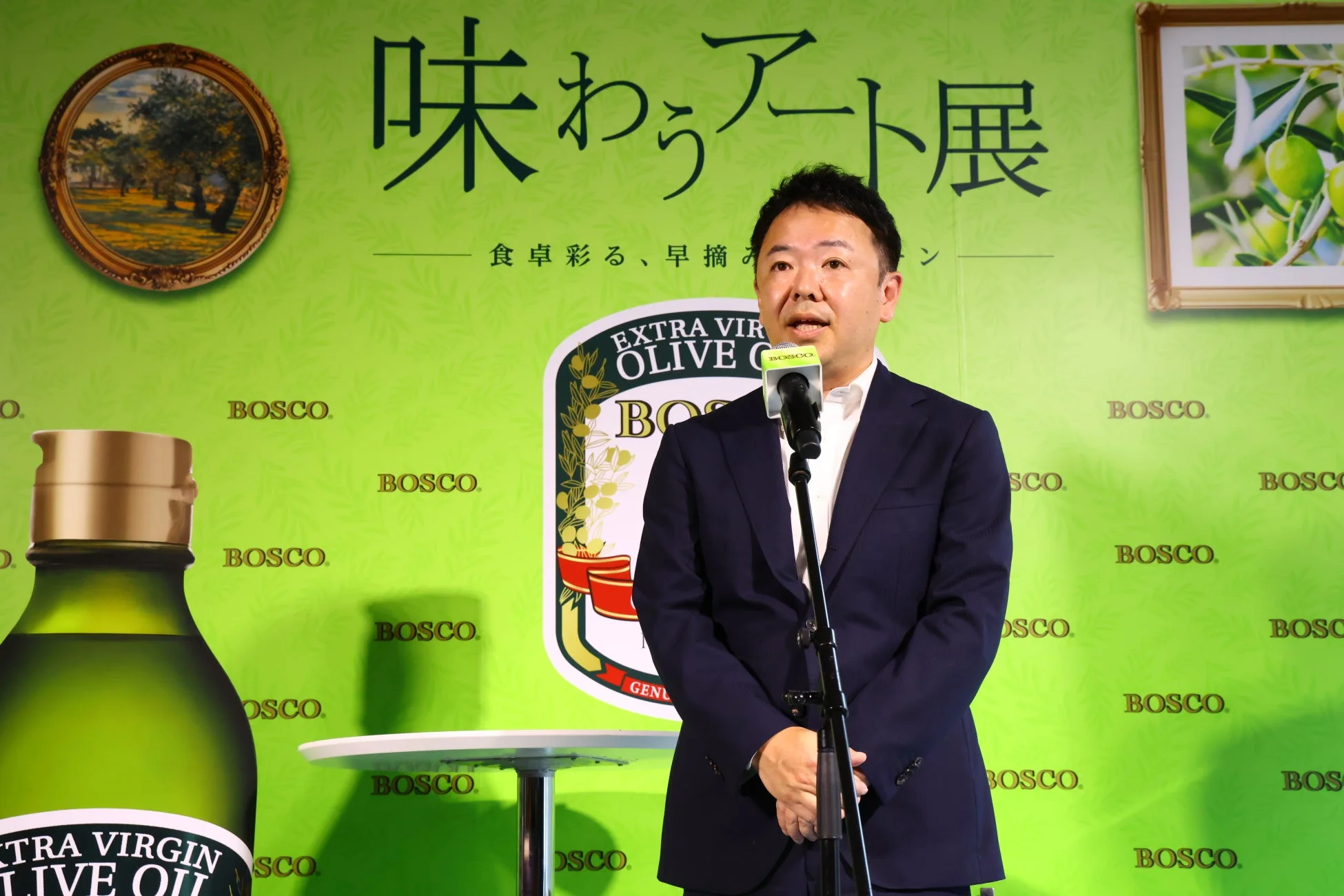 BOSCOイベント会場で説明する男性