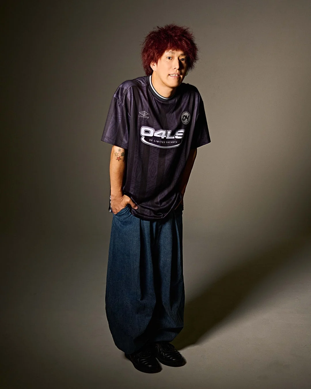 UMBRO × 04 Limited Sazabys ロゴ ゲームシャツを着用したメンバー