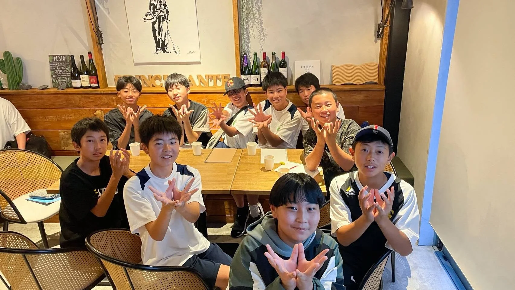 笑顔で交流する子どもたち