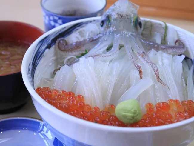 イカの海鮮丼