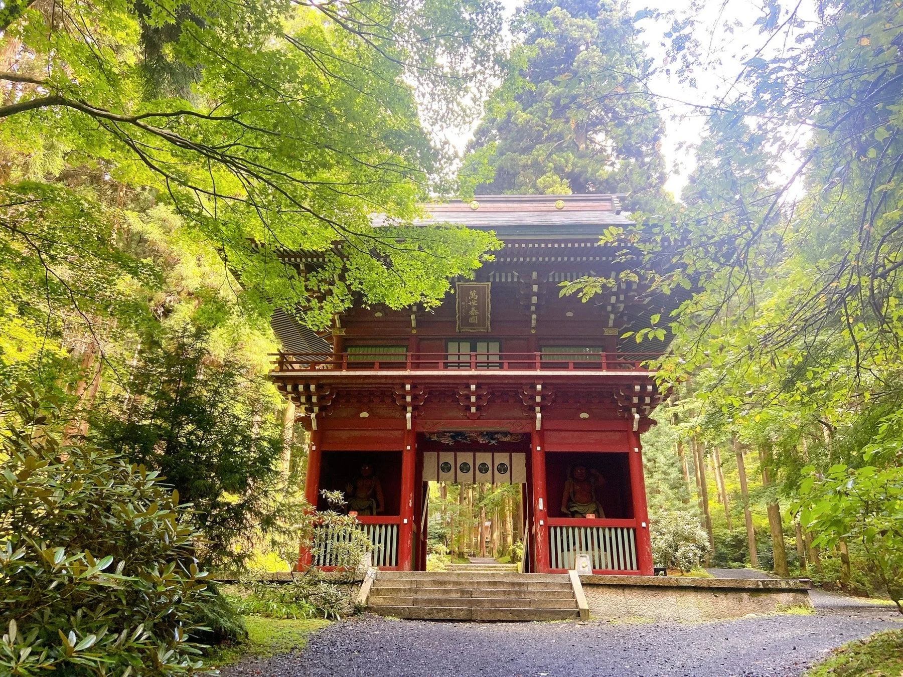 御岩神社の仁王門