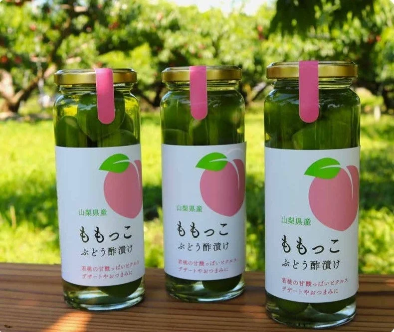 山梨県産の若桃をぶどう酢で漬けた「ももっこ」