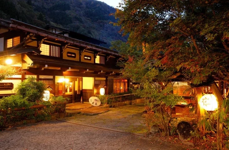 湯元長座の外観