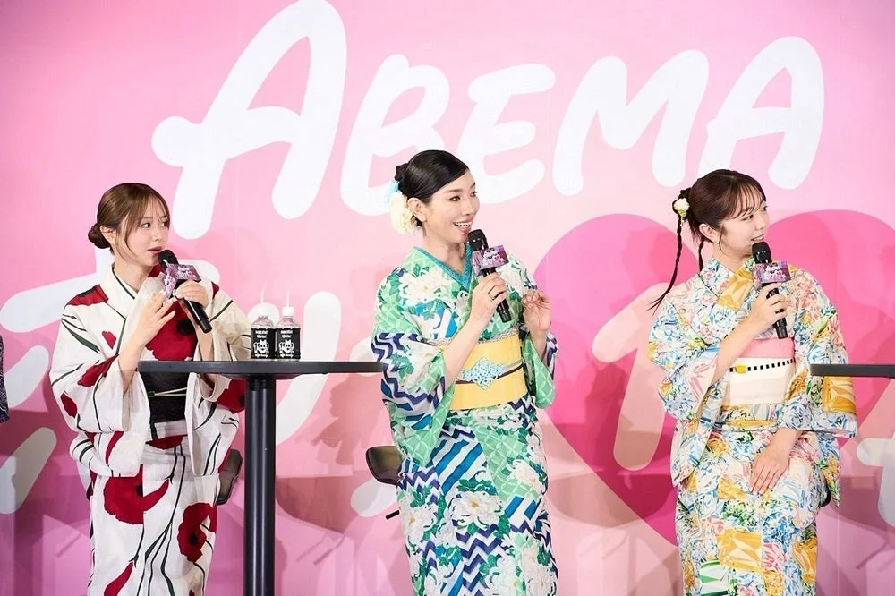 峯岸みなみさん、森香澄さん、アン ミカさんの様子