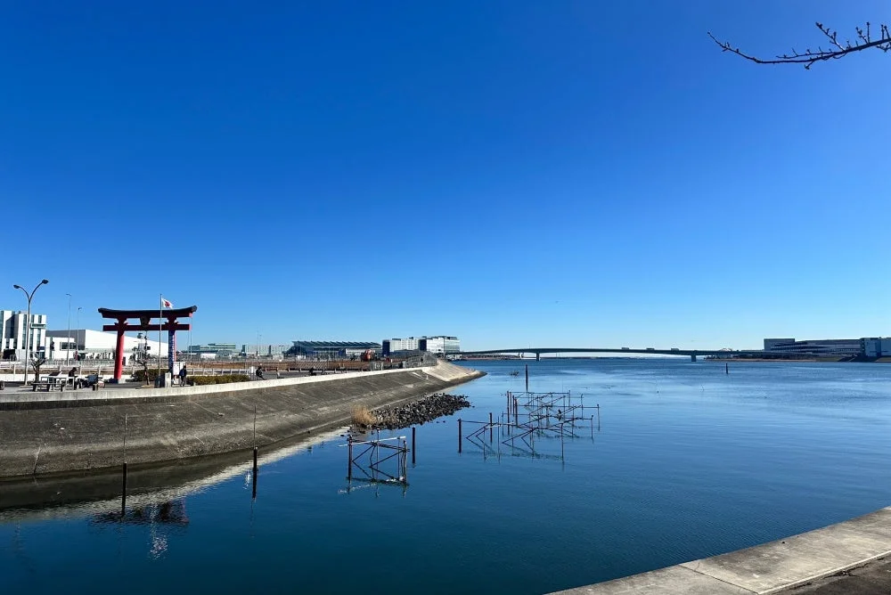 水辺の鳥居