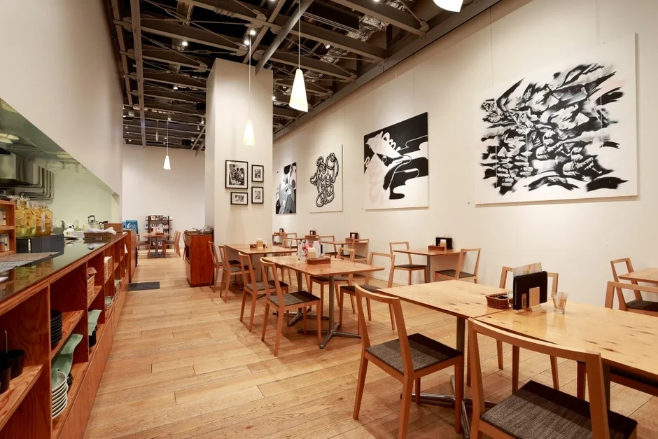 SACULA DINER店内