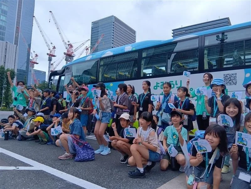 子供たちとバス