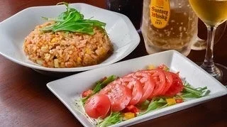 チャーハンとトマトサラダ、ビール