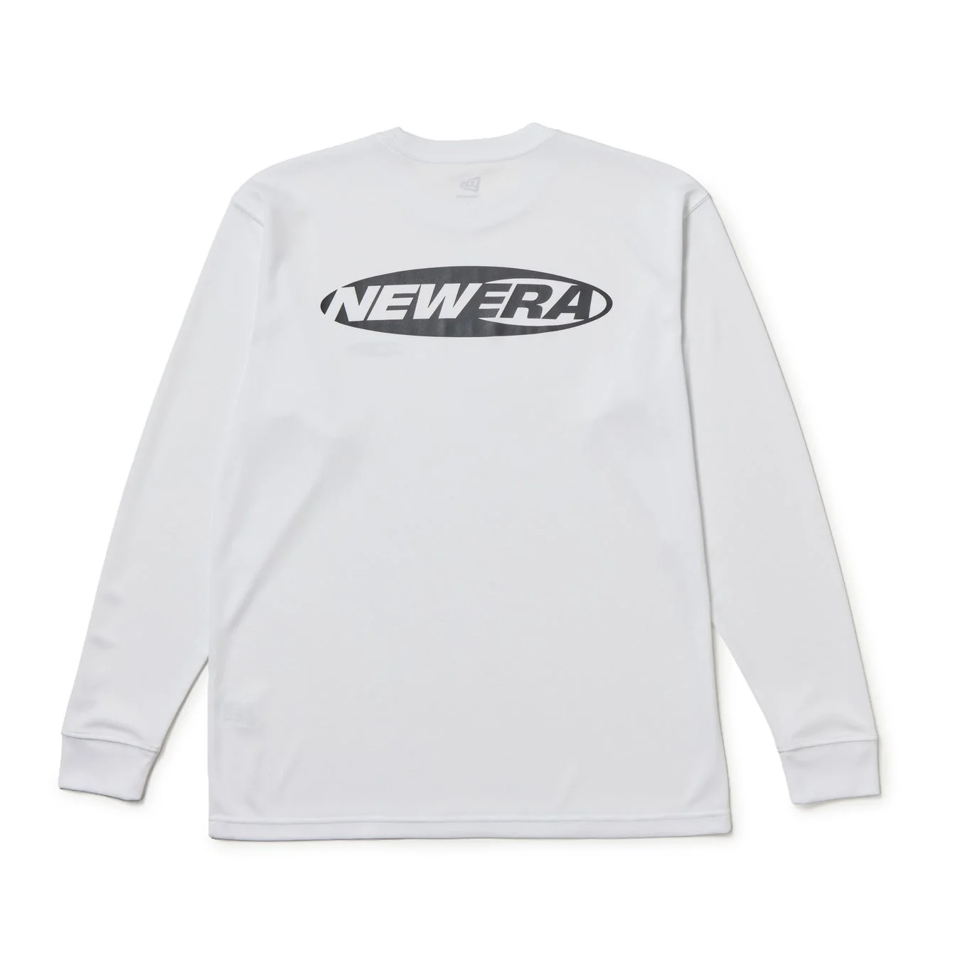 白い長袖Tシャツの背面を写した画像