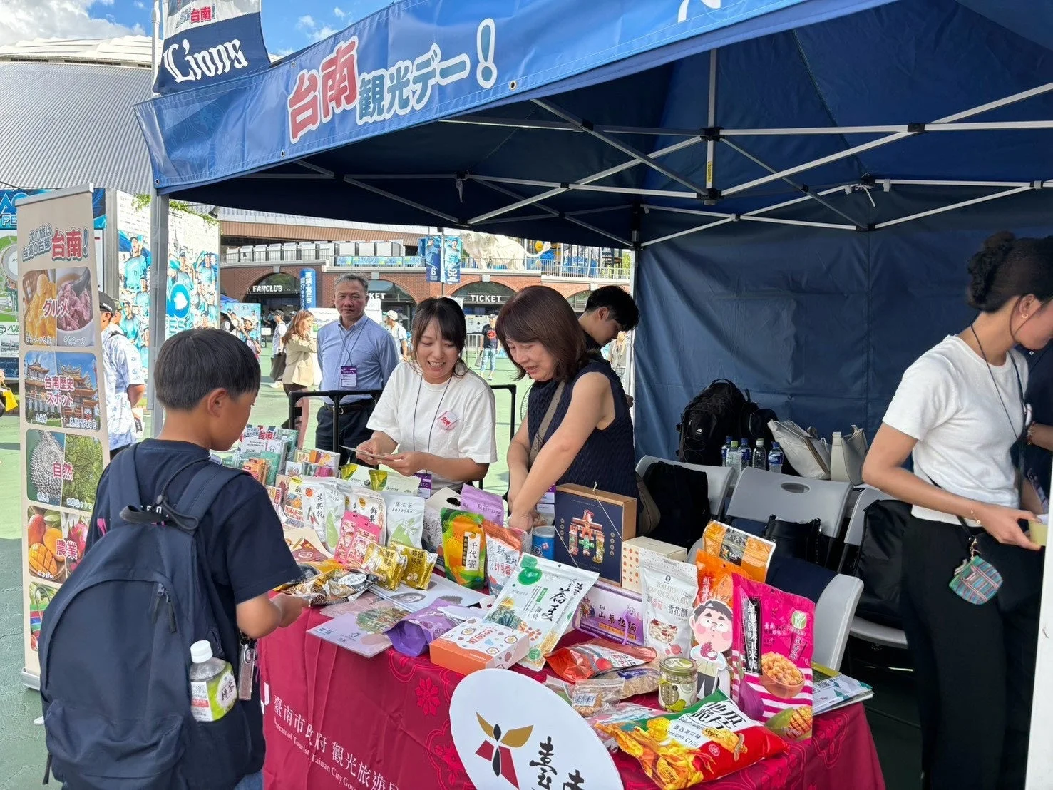 台南グルメと特産品ブース