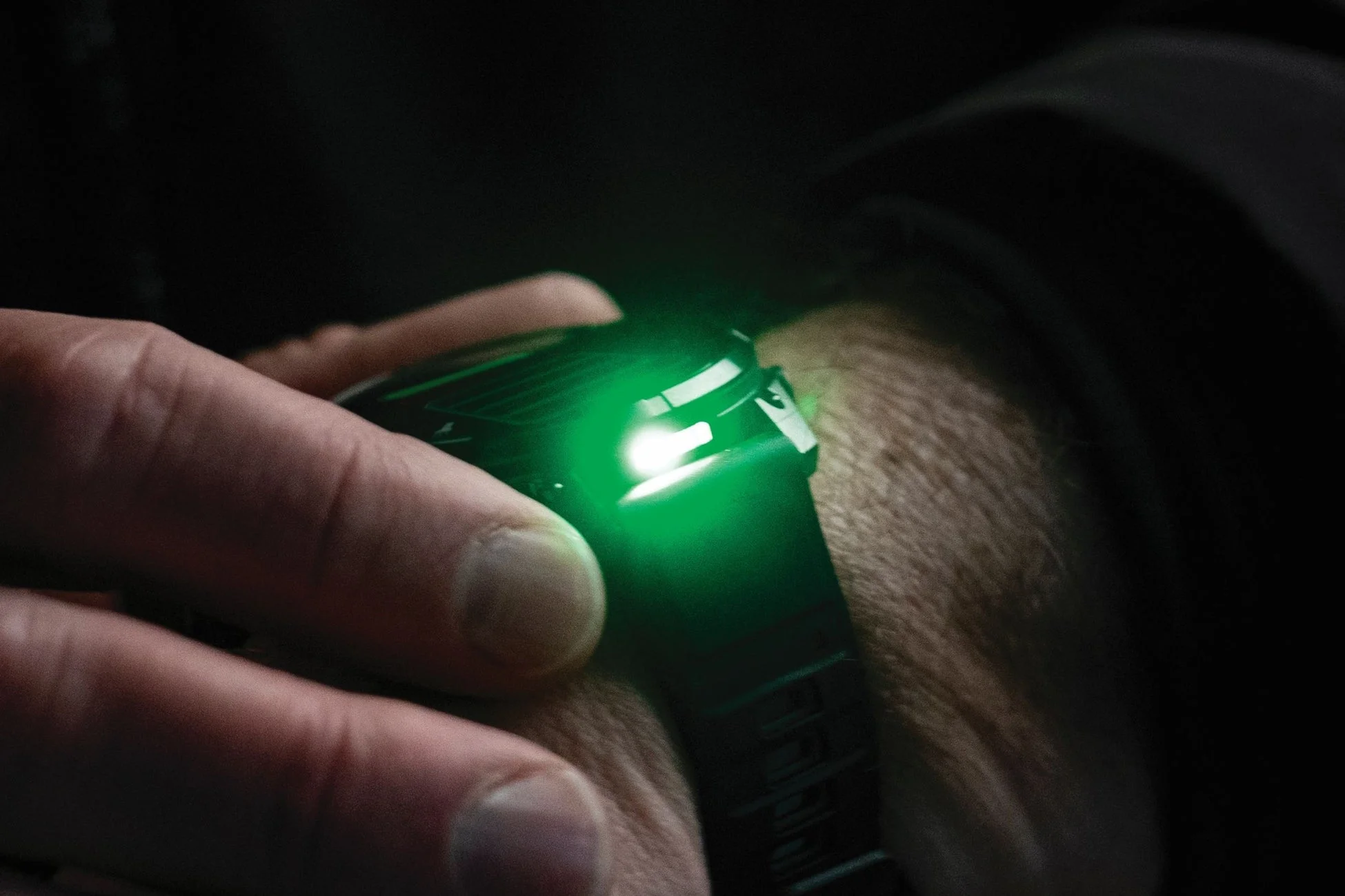 LEDフラッシュライトの緑色発光イメージ