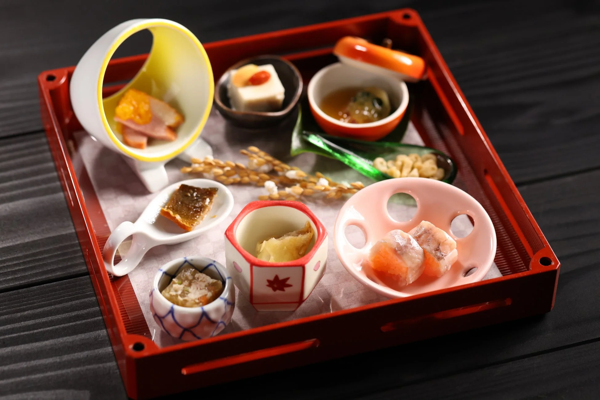 美しく盛り付けられた和食の前菜