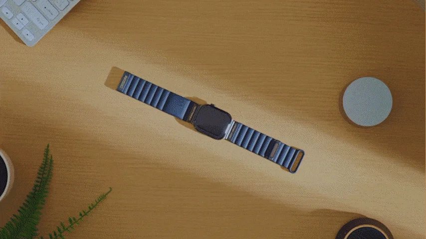 デスク上のスマートウォッチとEnergyLink