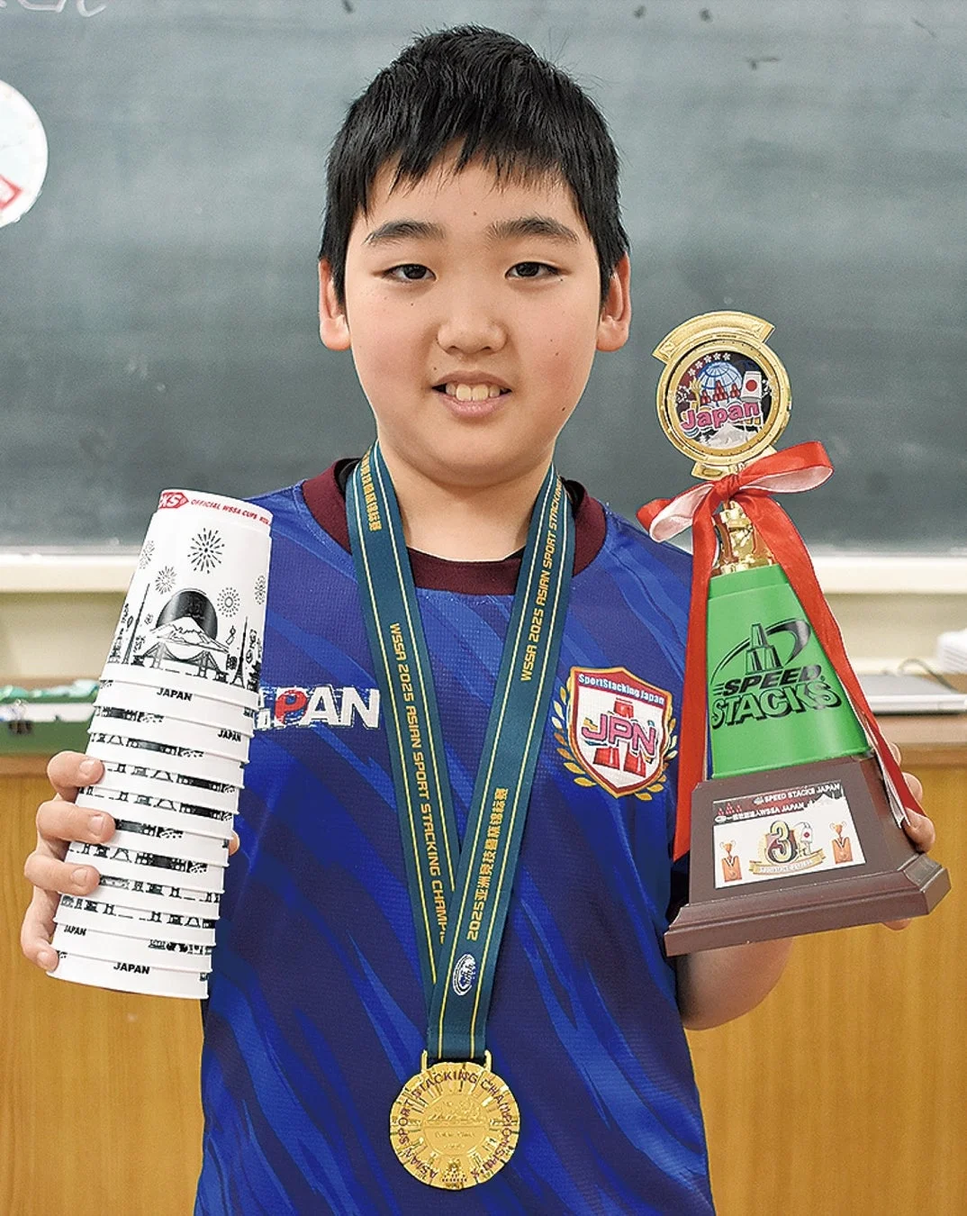 スポーツスタッキングのアジア大会で3位に入賞した少年