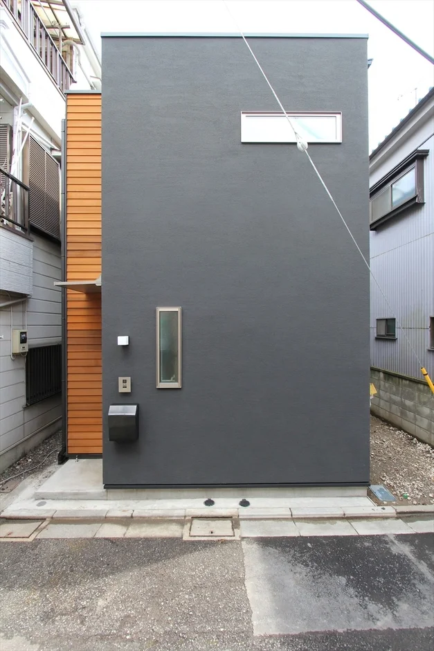 狭小住宅の外観