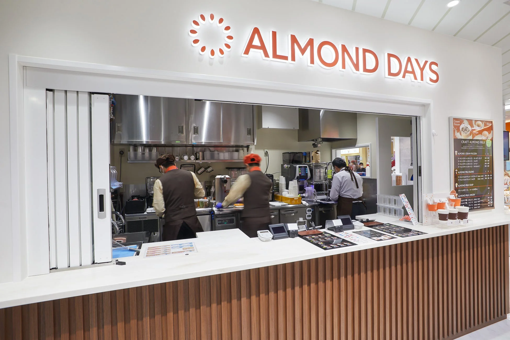 Glico ALMOND DAYS 店内
