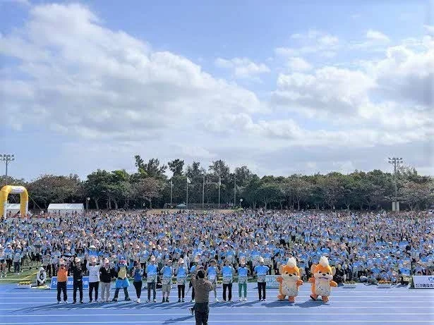 大勢のランナーが集まる大会会場