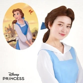 ディズニーアニメーション映画『美女と野獣』のプリンセス、ベルに扮した女性