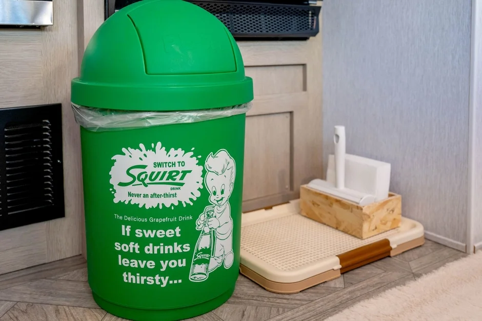 ペット用トイレトレーとゴミ箱