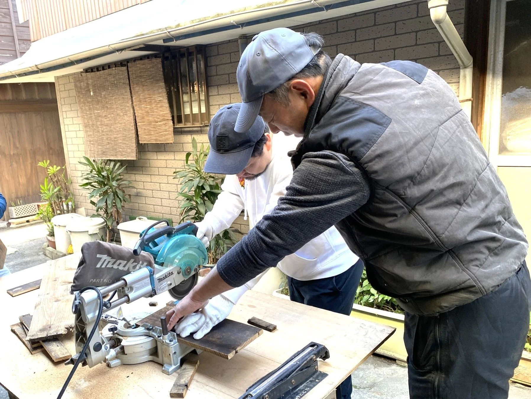 DIY作業の男性