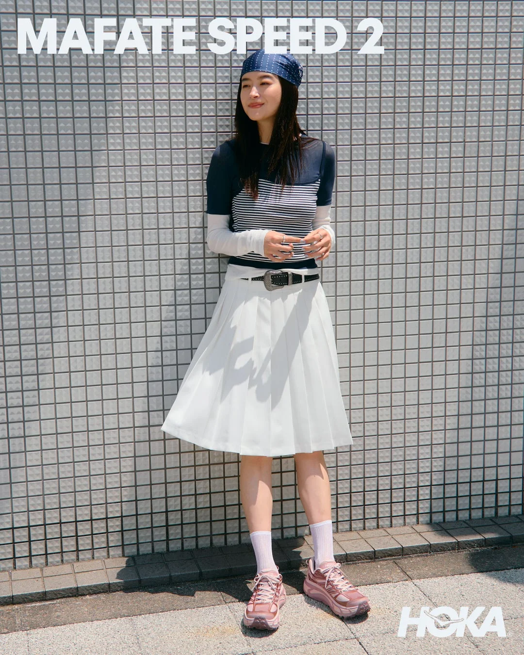 ピンクのMAFATE SPEED 2を着用した女性モデル