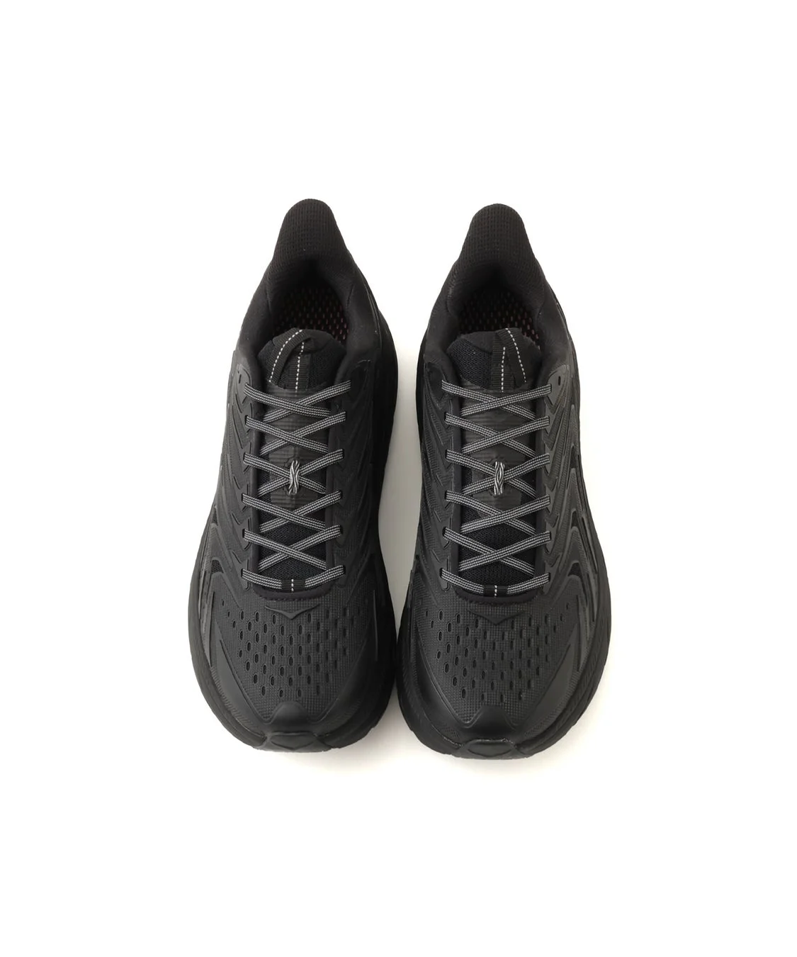 黒いHOKAスニーカー