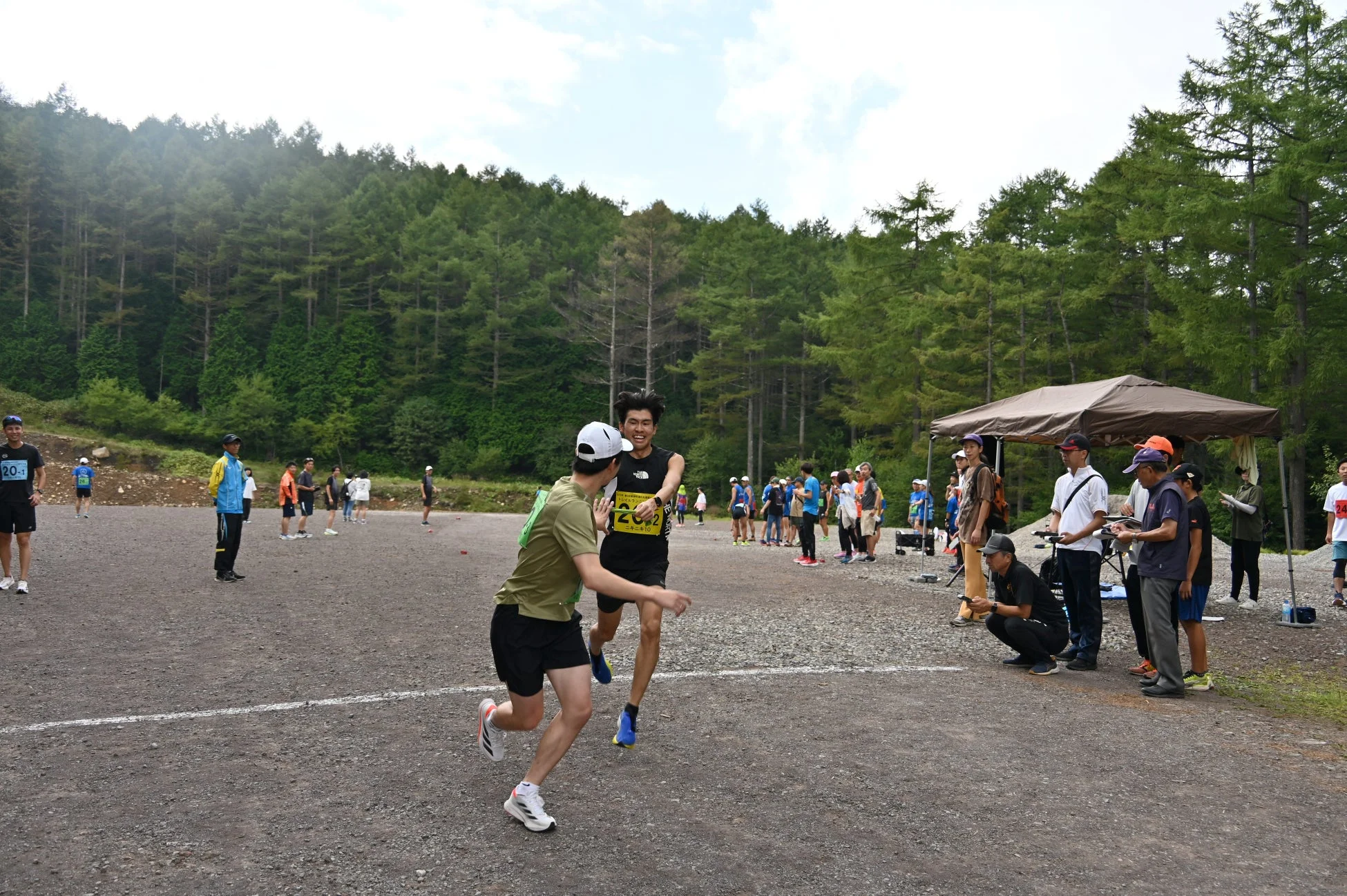 トレイルランニングイベントでのランナー
