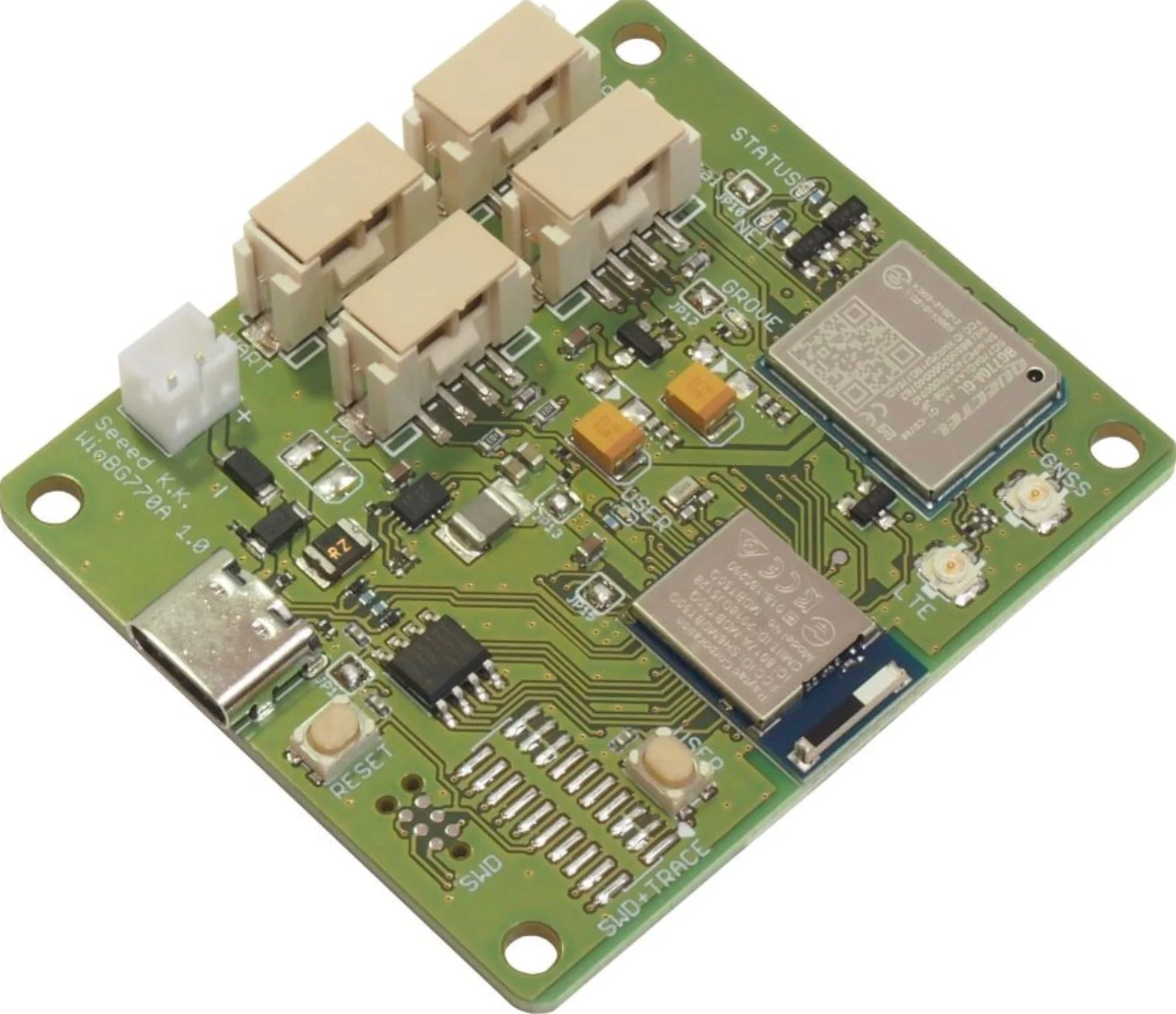 この画像は、Quectel BG770A-GLモジュールを搭載した緑色の小型電子基板です。GNSSとLTE通信機能を持ち、USB-CポートやGroveコネクタを装備。IoTデバイス開発向けのボードと考えられます。